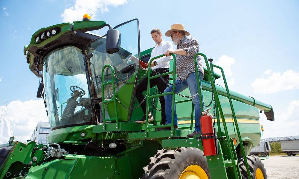 Jakie są najważniejsze cechy dobrej maszyny rolniczej? Poradnik dla kupujących